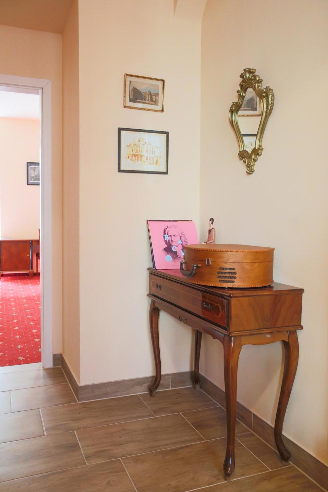 Altwienerhof 3*